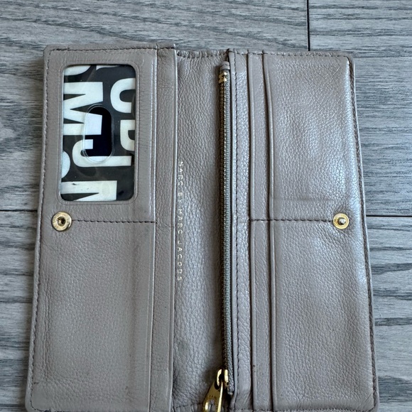 Marc by Marc Jacobs Wallet - Picture 2 of 4